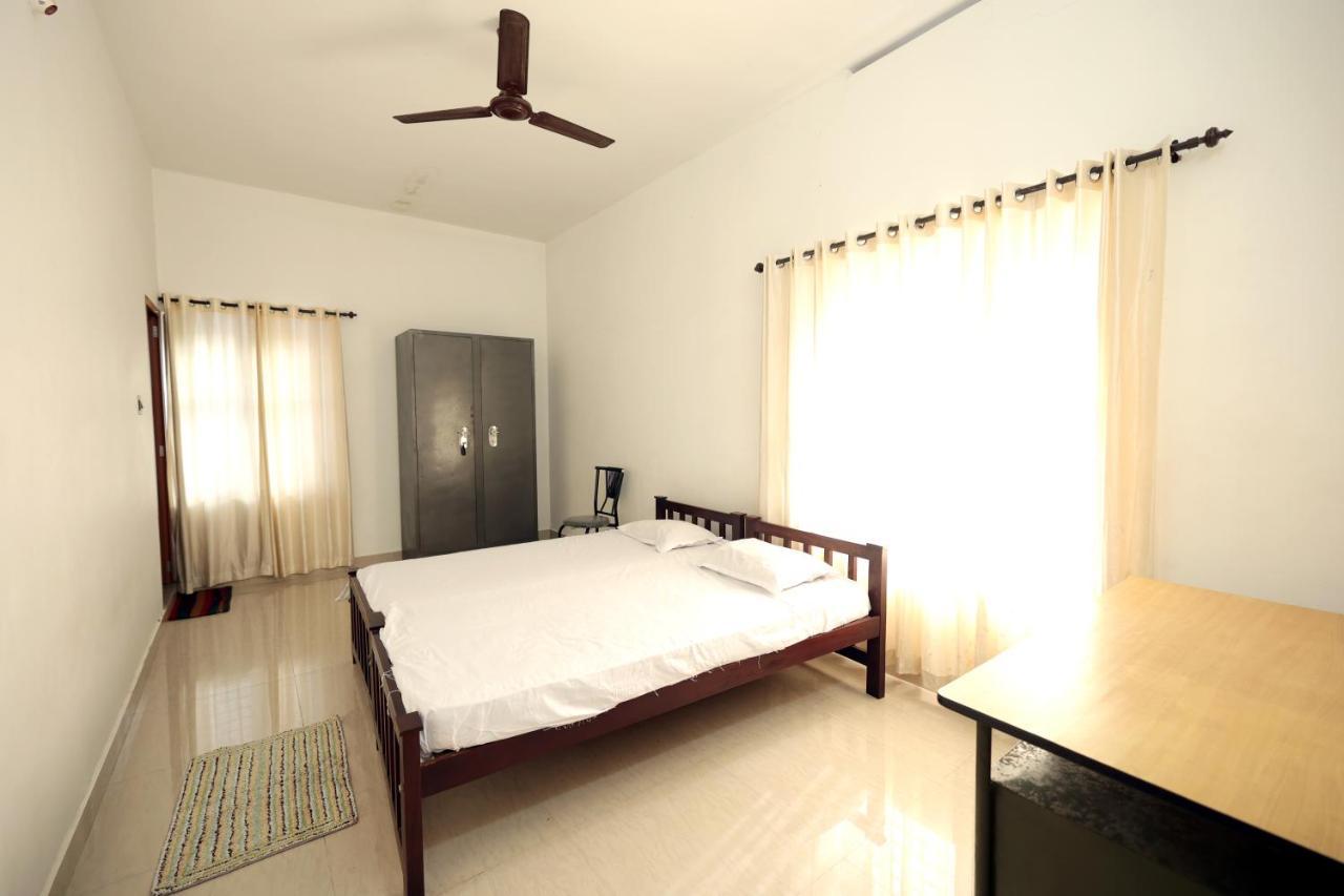 Daffodil Rooms - Non Ac Tellicherry Luaran gambar